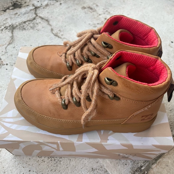 Ridley hiker boot Billabong, Sahara color, size 6 - Picture 2 of 6